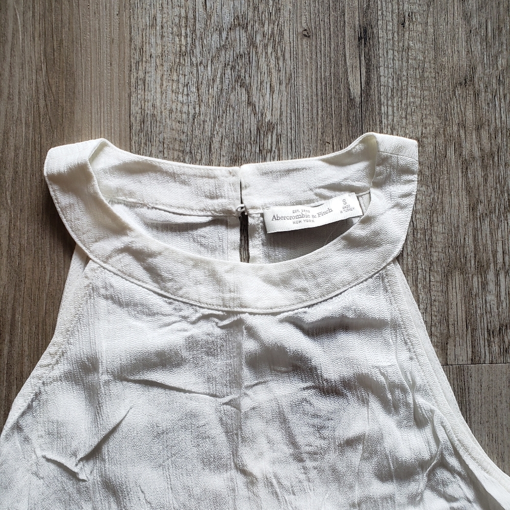 NWT Abercrombie and Fitch White Top - Picture 3 of 5